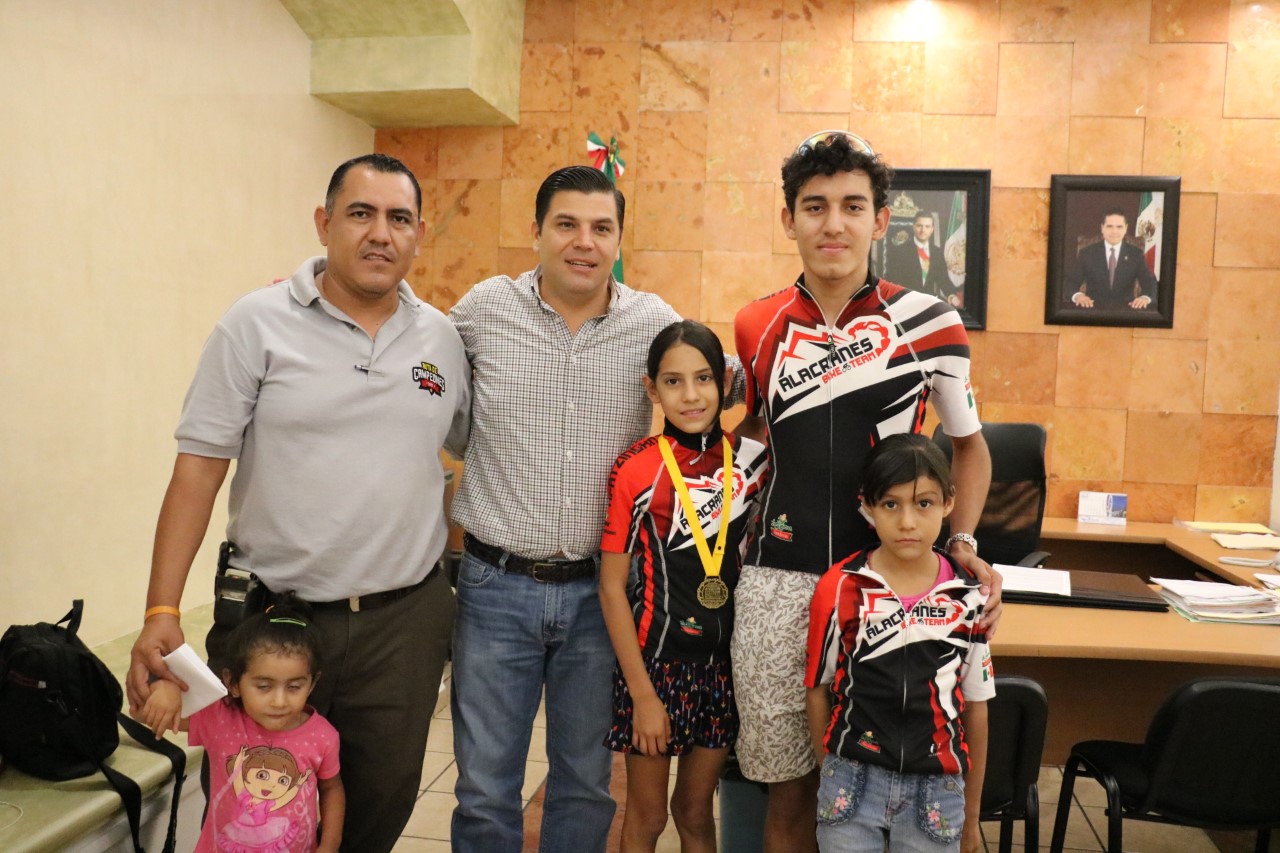 Fomentan deporte entre la niñez de Apatzingán