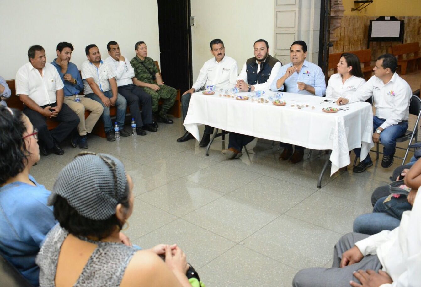 Escucha Gobernador inquietudes de integrantes de la CNTE en Los Reyes