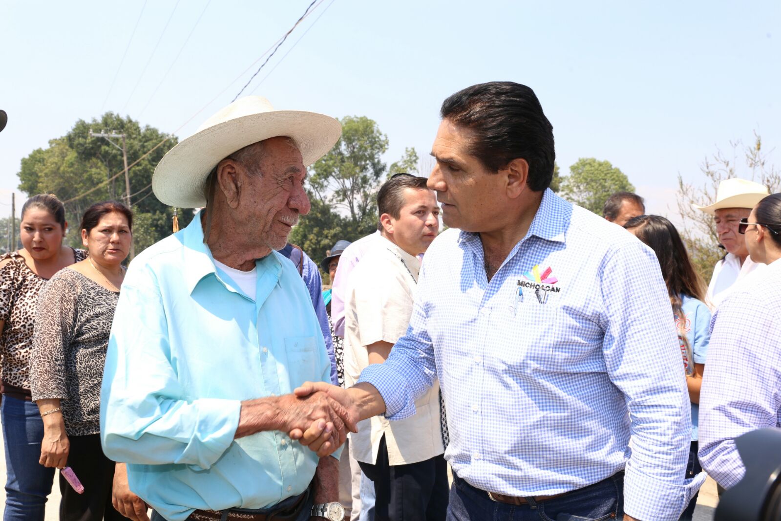 Mantiene Gobernador cercanía con la población para atender sus demandas