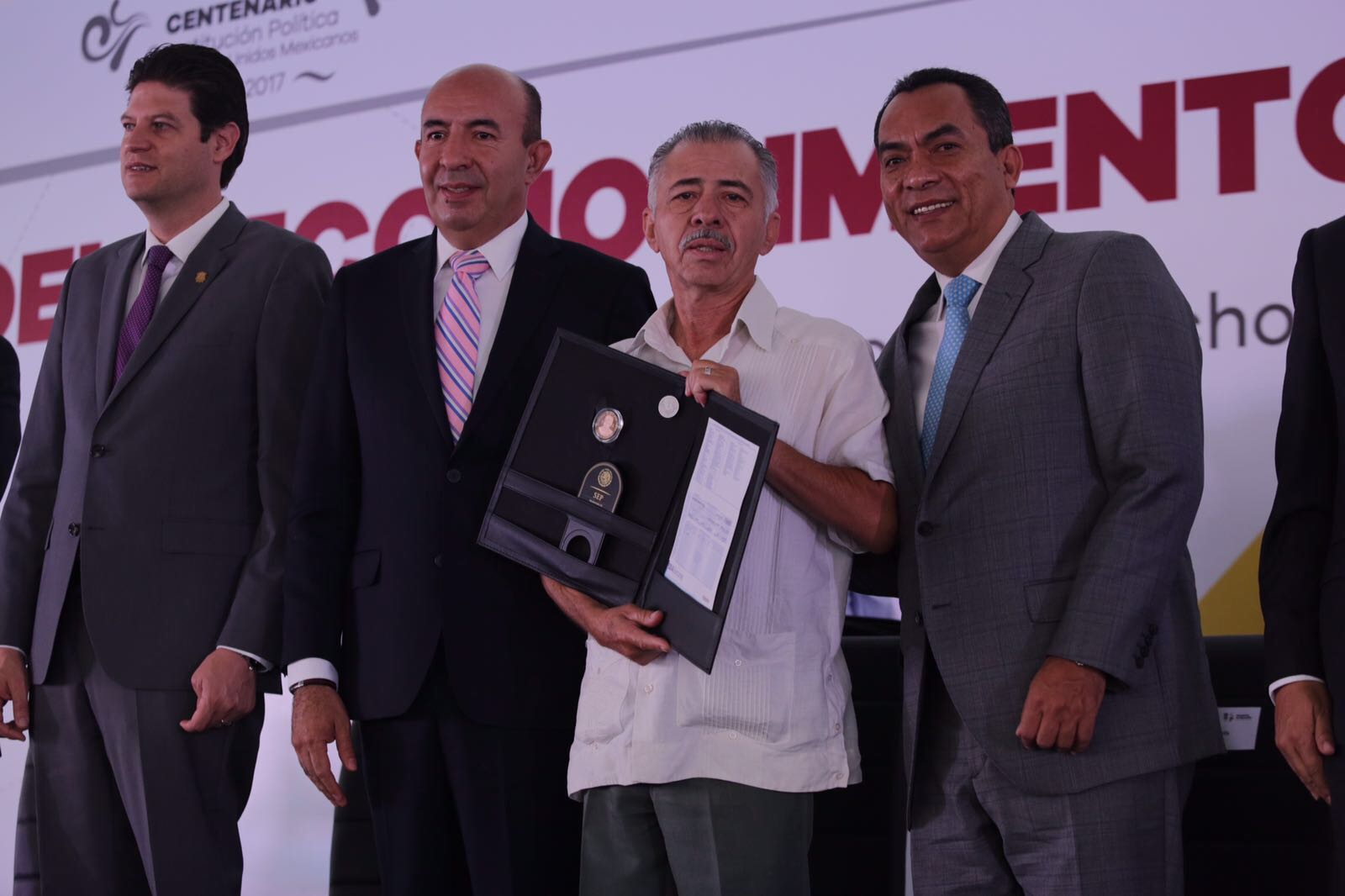 Educación, principal herramienta para combatir el rezago social: Adrián López