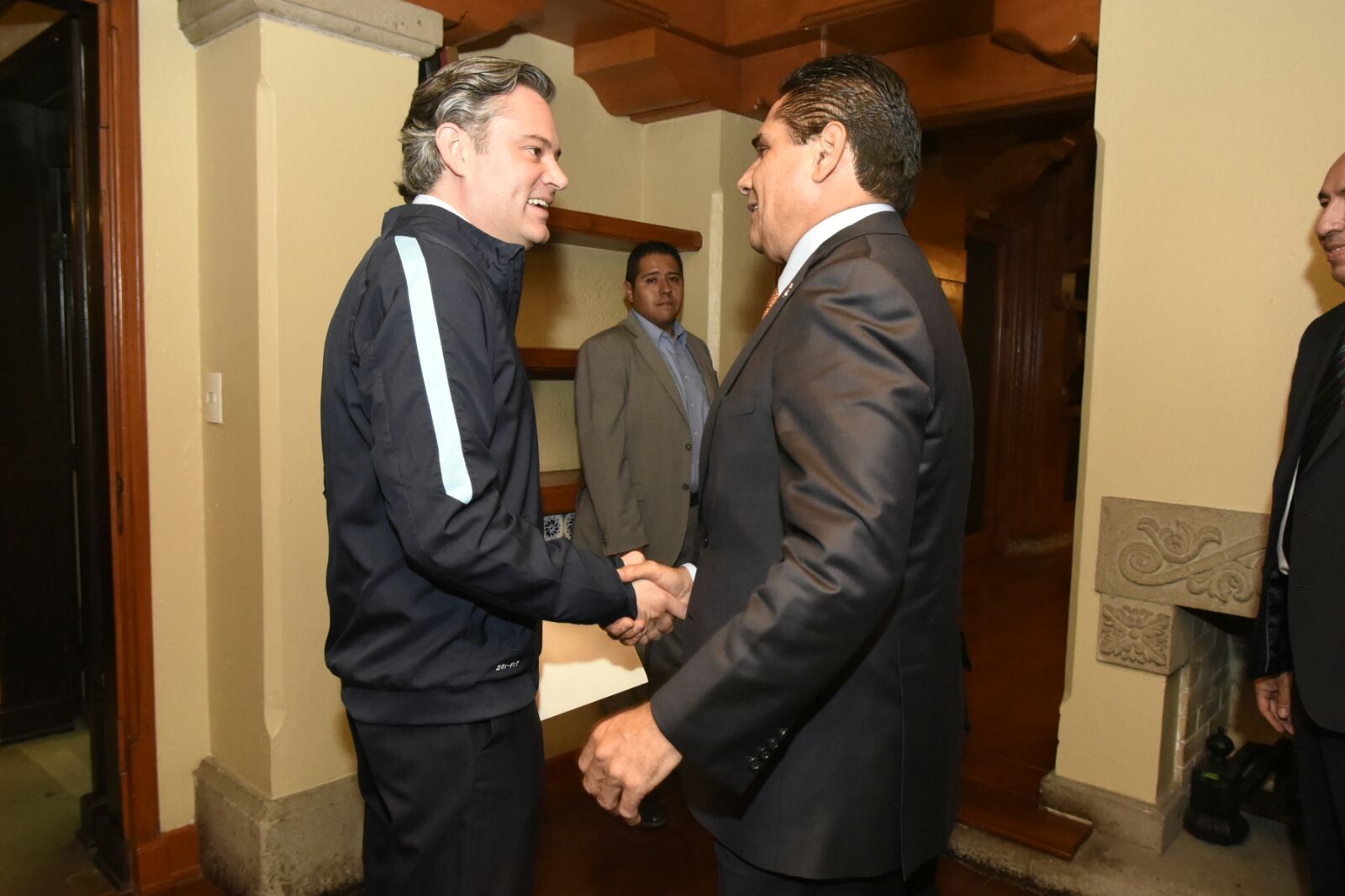 Fortalecer educación también mejora el tejido social: Silvano Aureoles