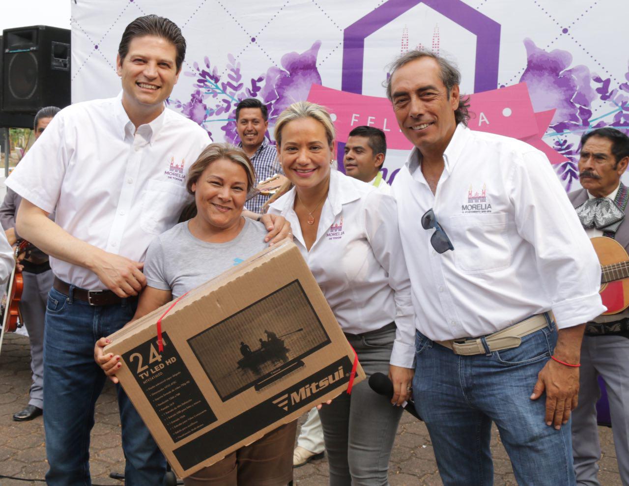 Continúa Alfonso Martínez con festejos a las mamás morelianas