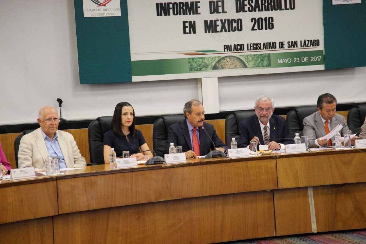 Presentan a diputados federales priistas informe sobre desarrollo en México 2016
