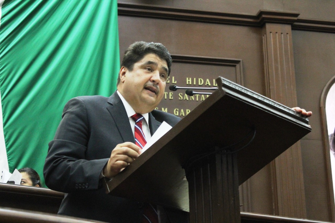 Juan Manuel Figueroa exhorta a autoridades a regular el uso de plaguicidas