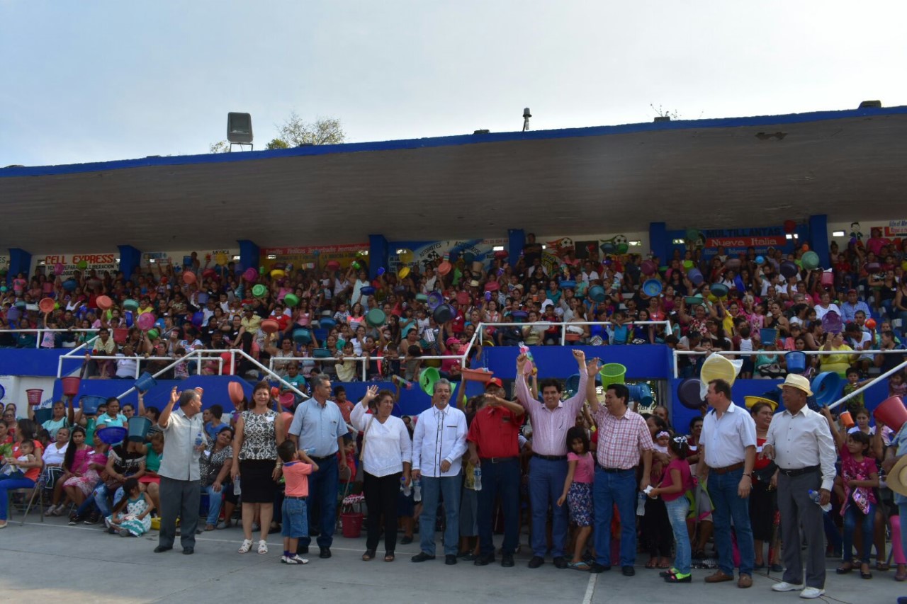 Madres de familia, las impulsoras del desarrollo: Raymundo Arreola