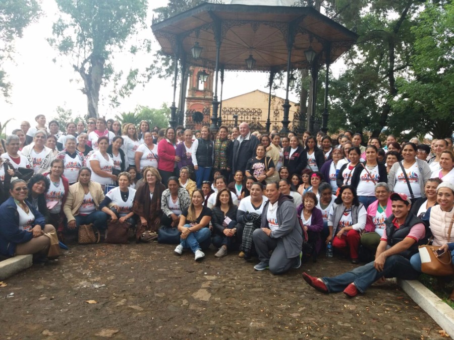 Coordina Sectur Michoacán recorrido turístico por Pàtzcuaro para 140 madres de familia