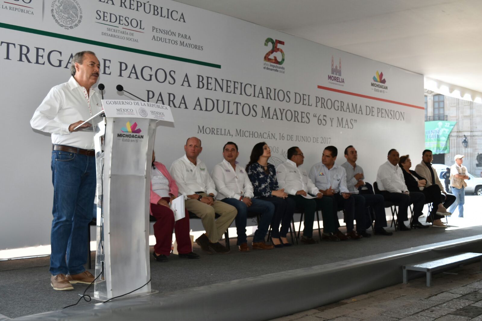 Federación apoya a adultos mayores michoacanos: víctor silva