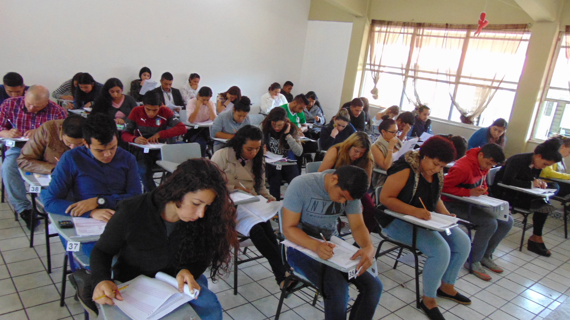 El Cobaem, por disminuir el rezago educativo en Michoacán