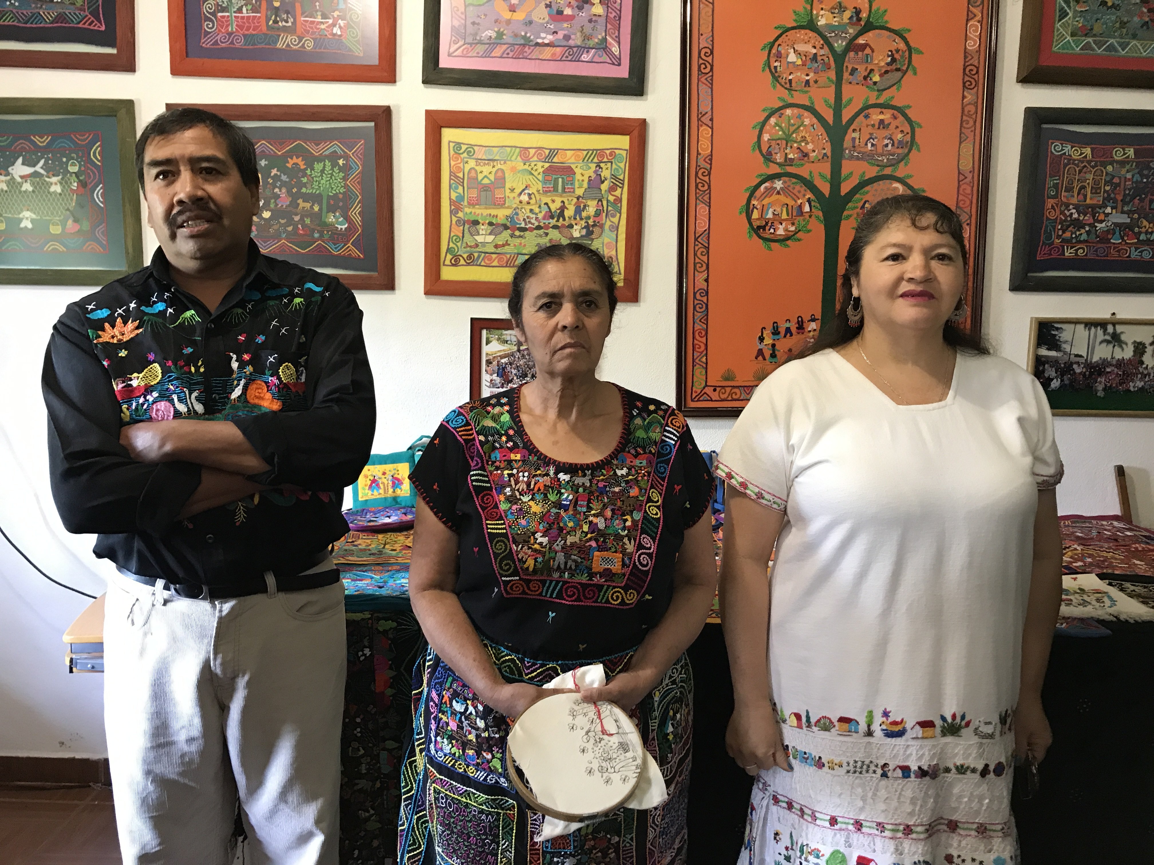 Reconocen artesanos apoyo de IAM y Fonart para remodelar sus talleres
