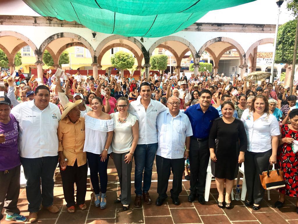 Entrega LICONSA nuevas tarjetas a beneficiarios de Huetamo