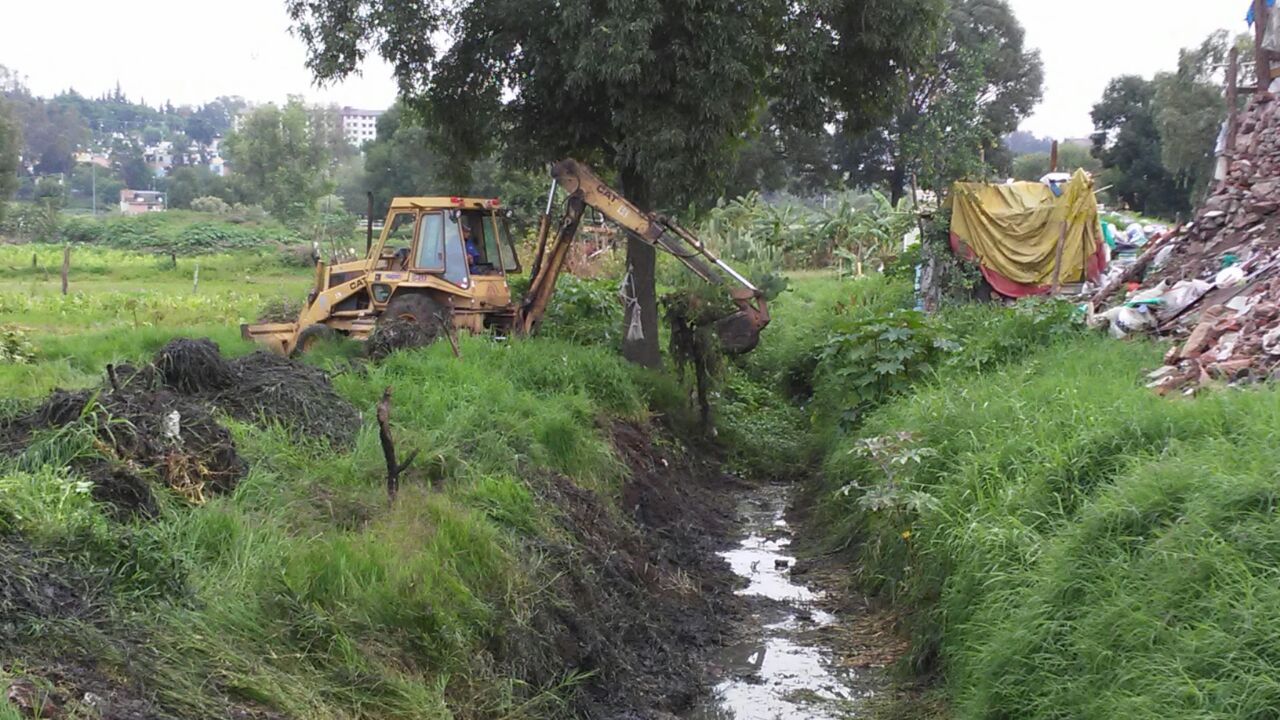 Refuerza OOAPAS limpieza en canales de la ciudad