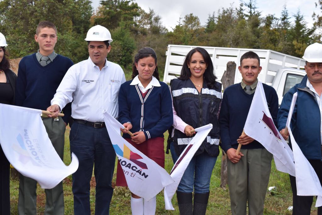 Inicia IIFEEM dignificación de Telesecundaria en Quiroga