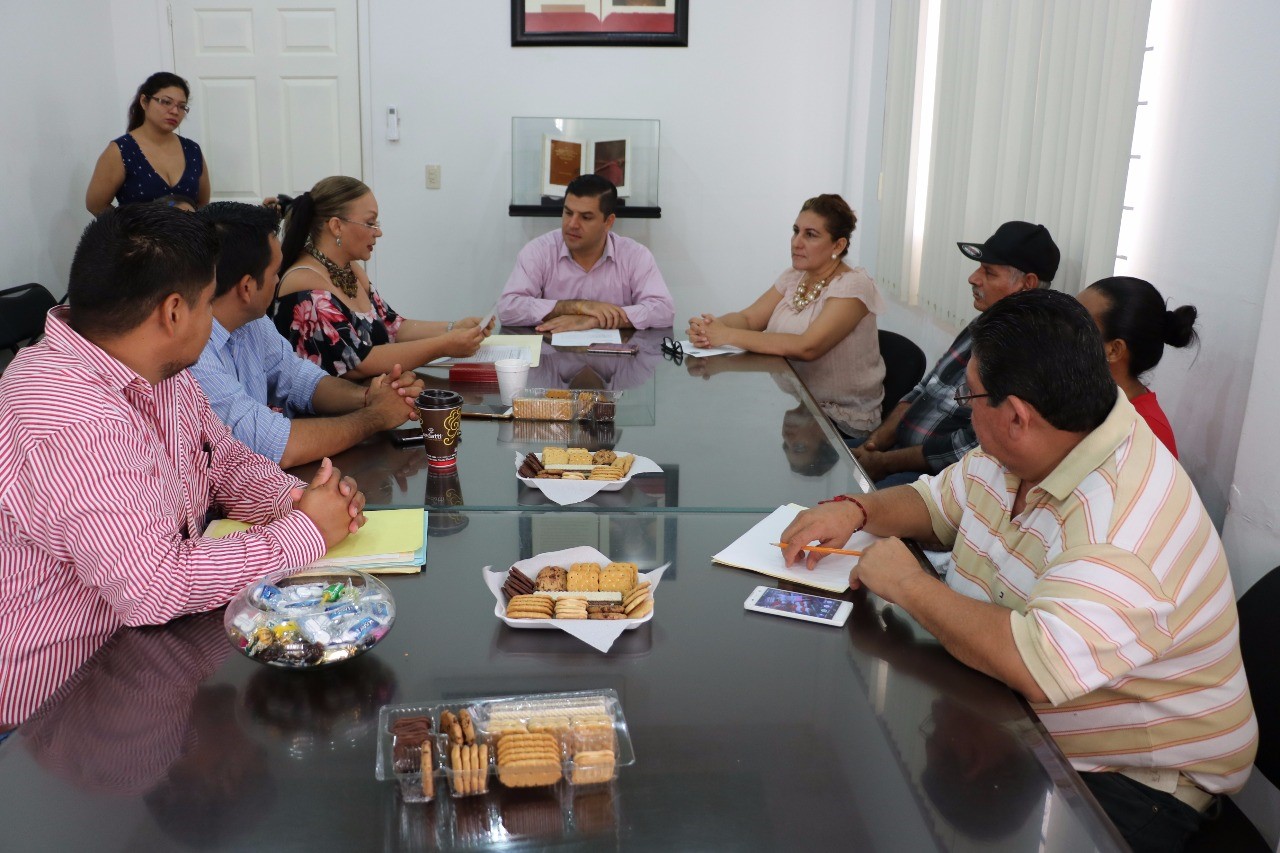 Entregan escrituras a familias de la colonia Sánchez Tapia