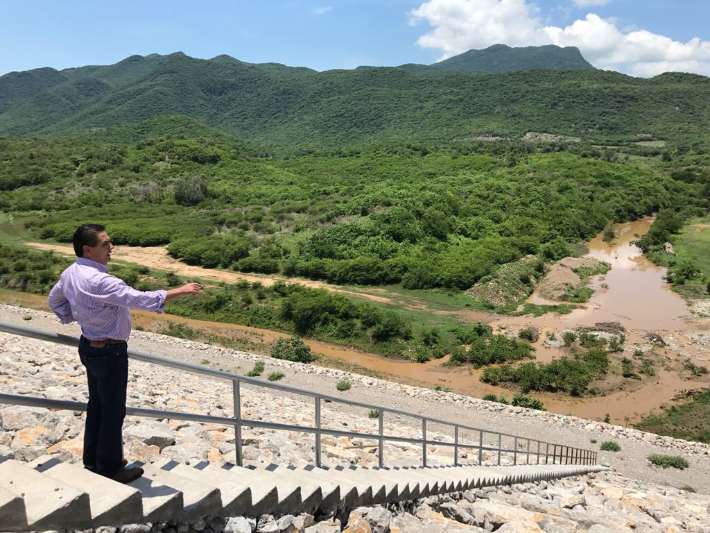 Supervisa Gobernador construcción de Comunidad Modelo El Chihuero