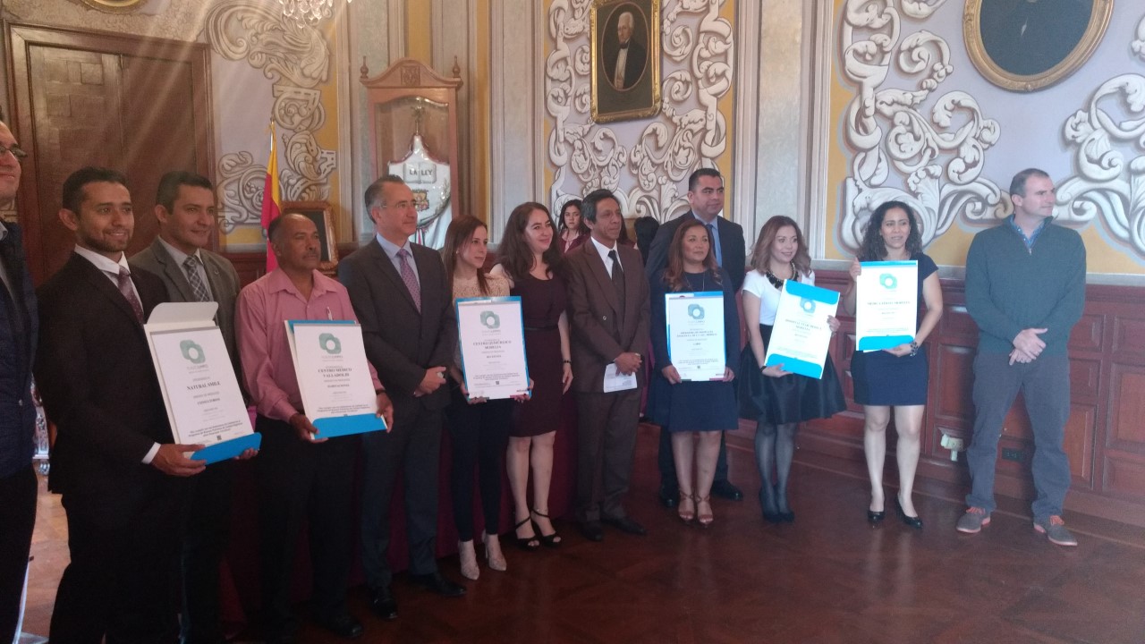 Entrega de certificaciones de punto limpio, a empresas del sector salud.