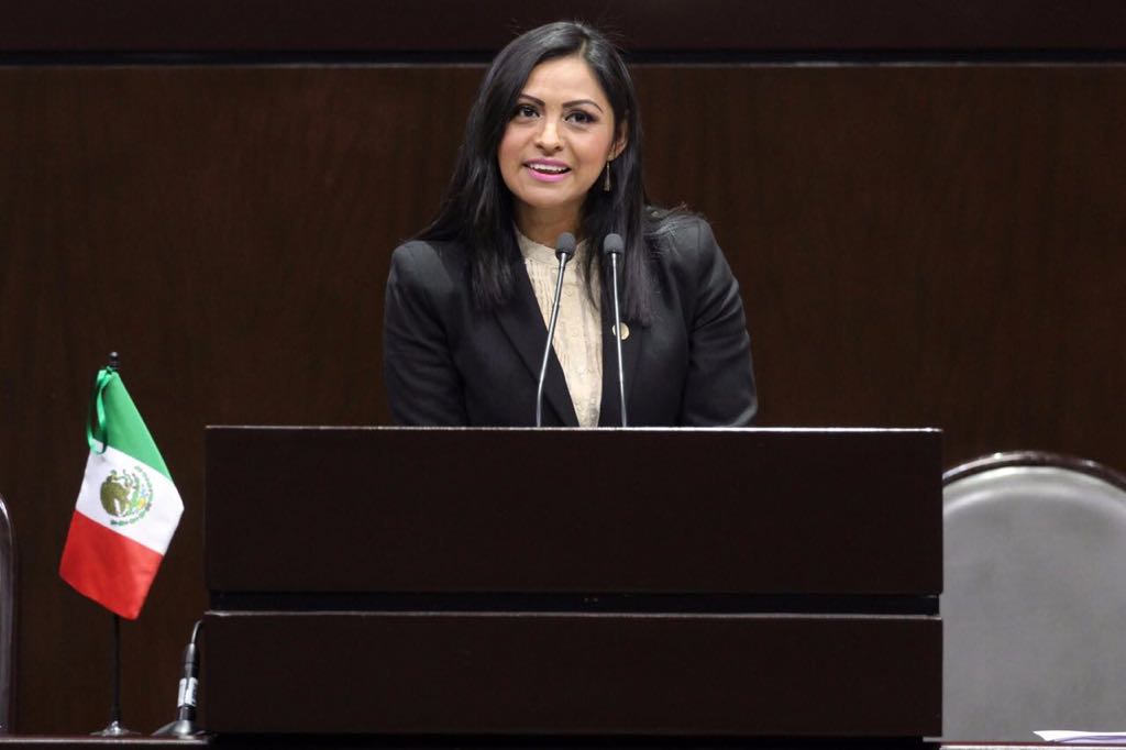 Exhorta Araceli Saucedo a la Federación a proteger y fomentar la actividad artesanal