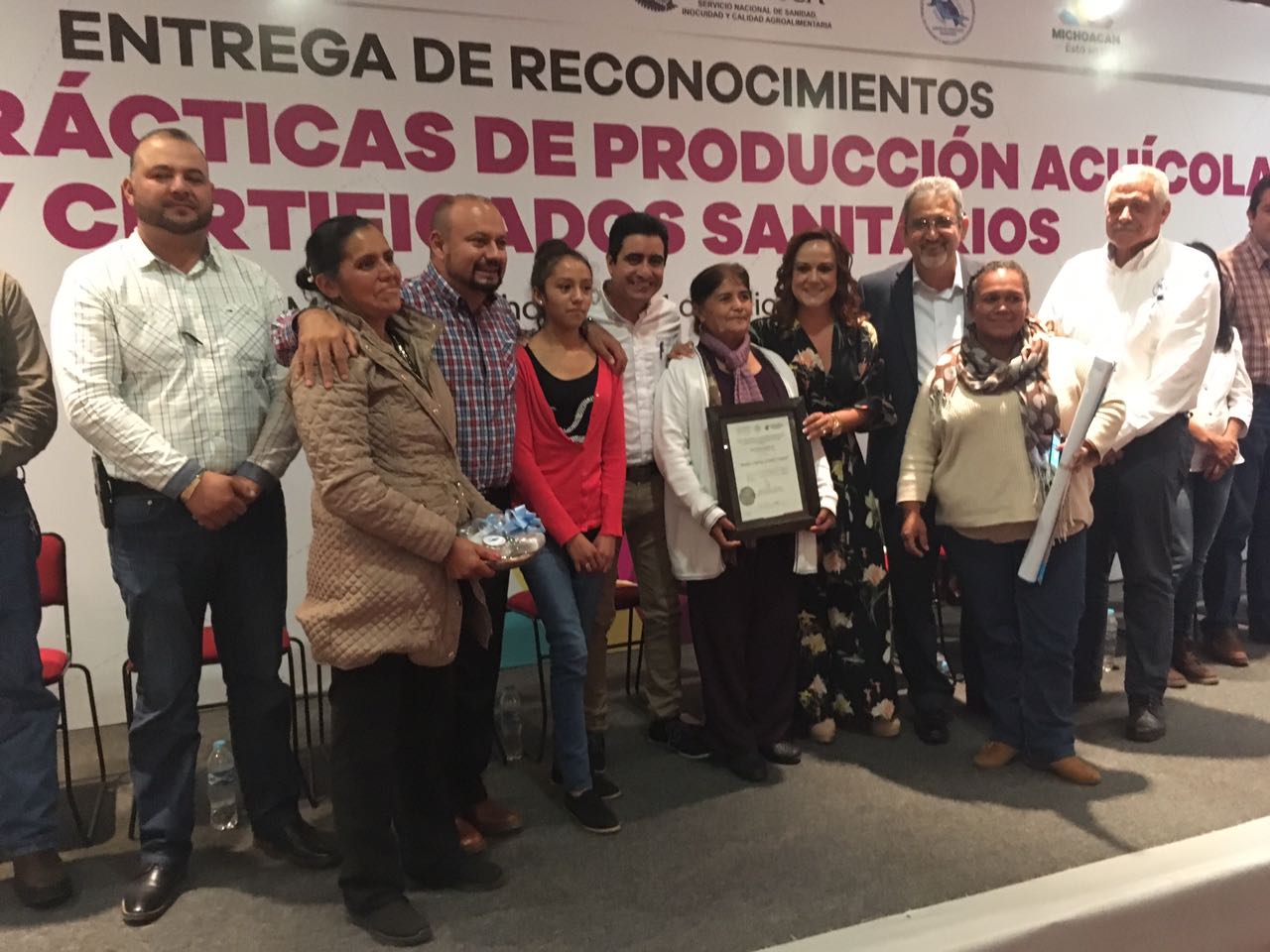 Reconocen a acuacultores michoacanos por buenas prácticas de producción