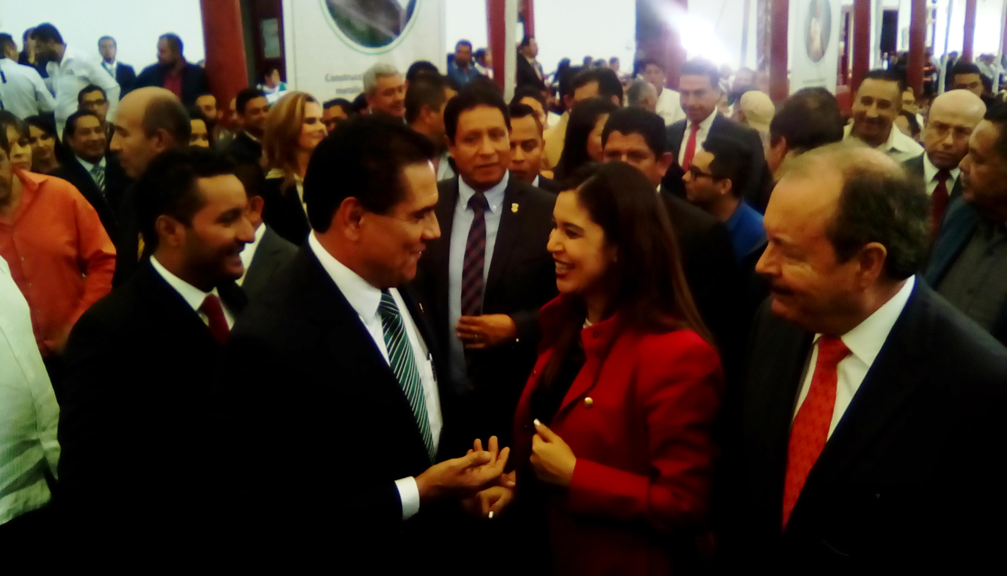 Tras informe de gobierno, alcalde de  Huiramba se posiciona en su distrito