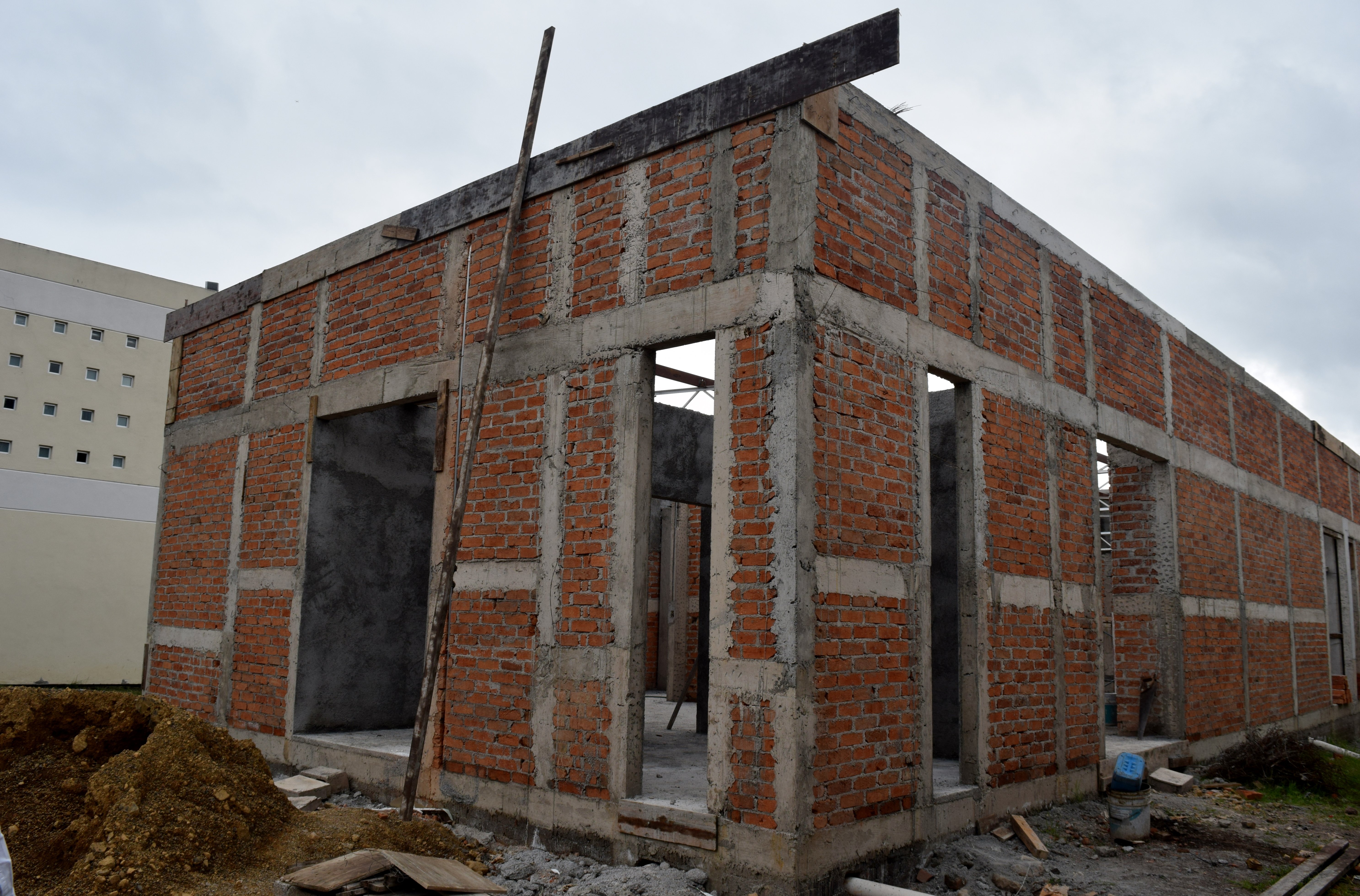 Supervisa IIFEEM construcción de edificios en la UMSNH