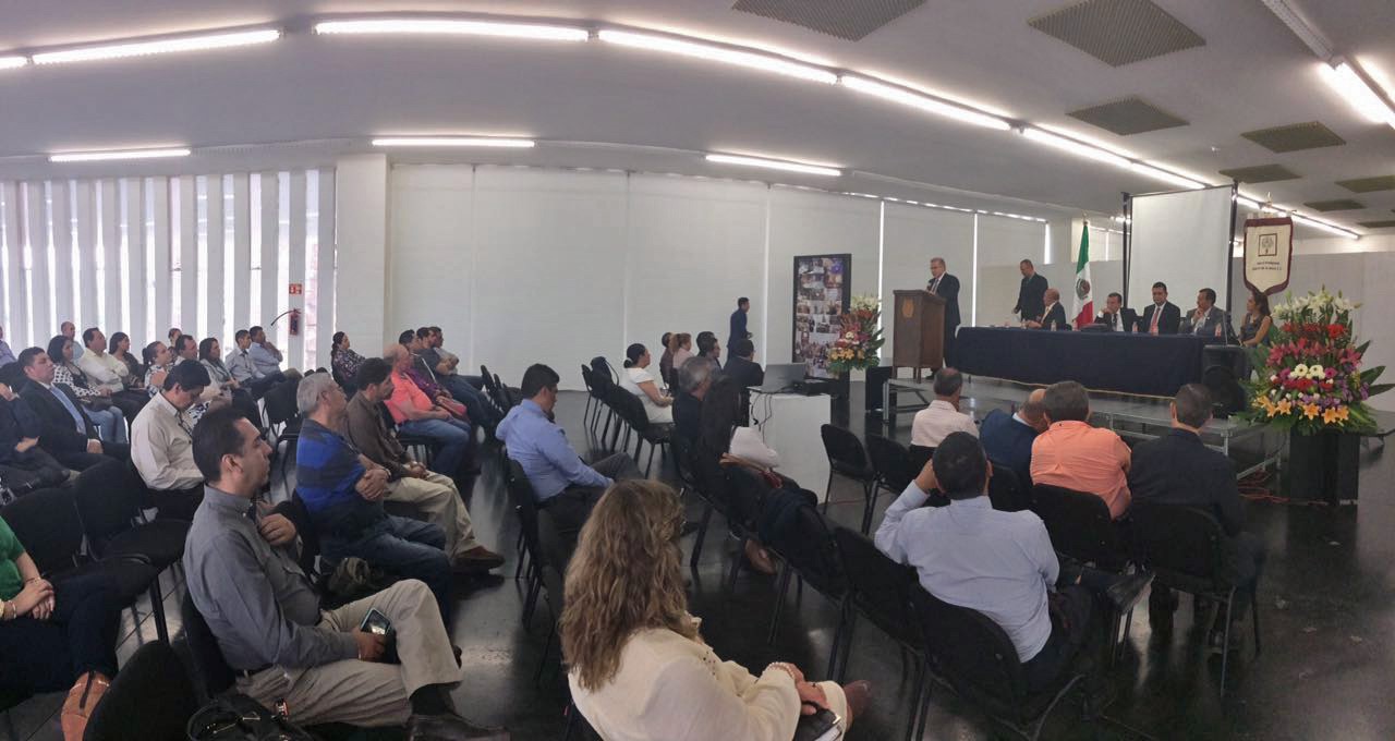 Llama Flores Negrete a consolidar la actualización y especialización de organismos dedicados al estudio del Derecho