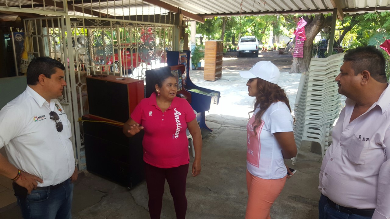 Alcalde de Múgica supervisa obras