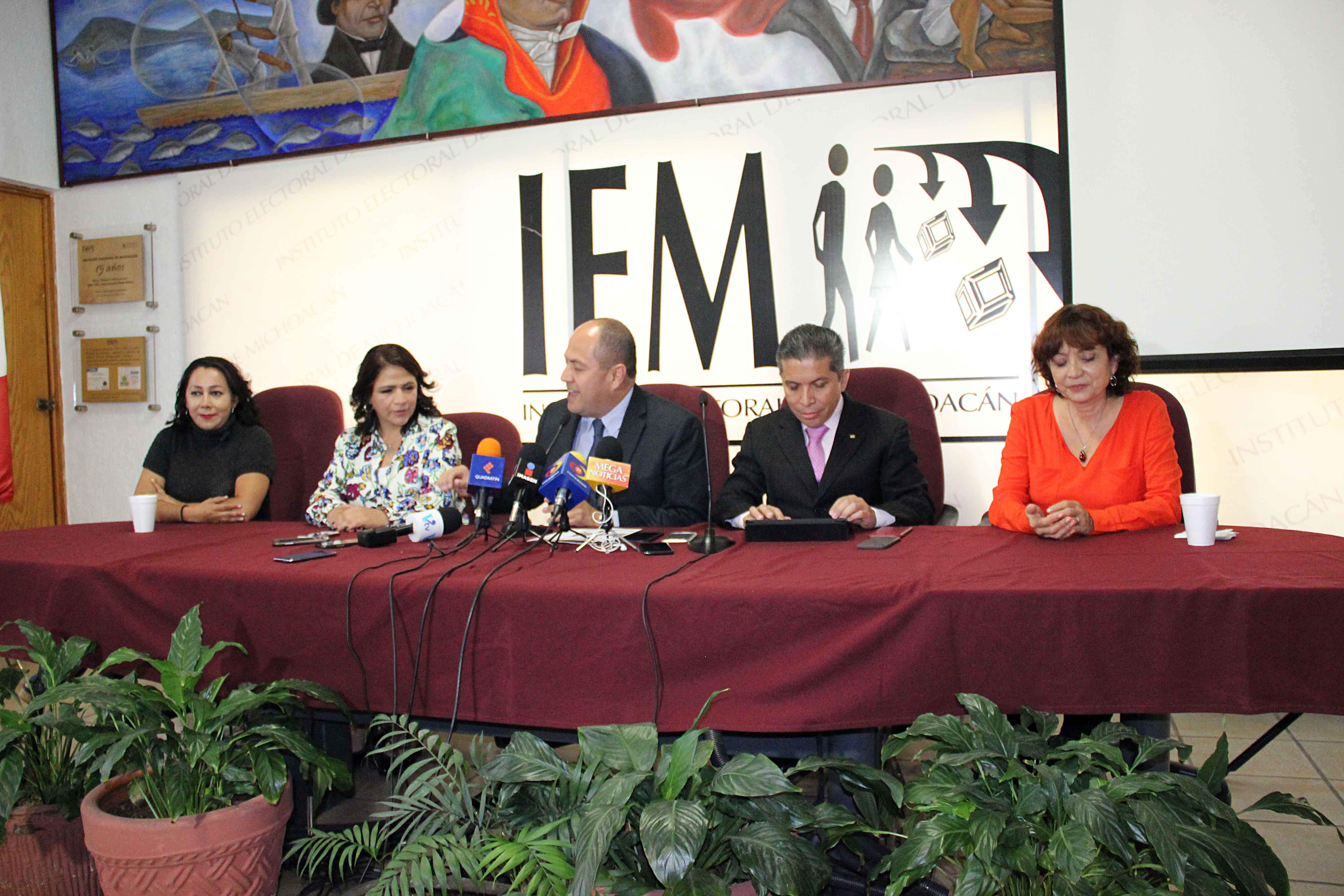 Gobierno de Michoacán impulsa respeto a derechos políticos de mujeres.