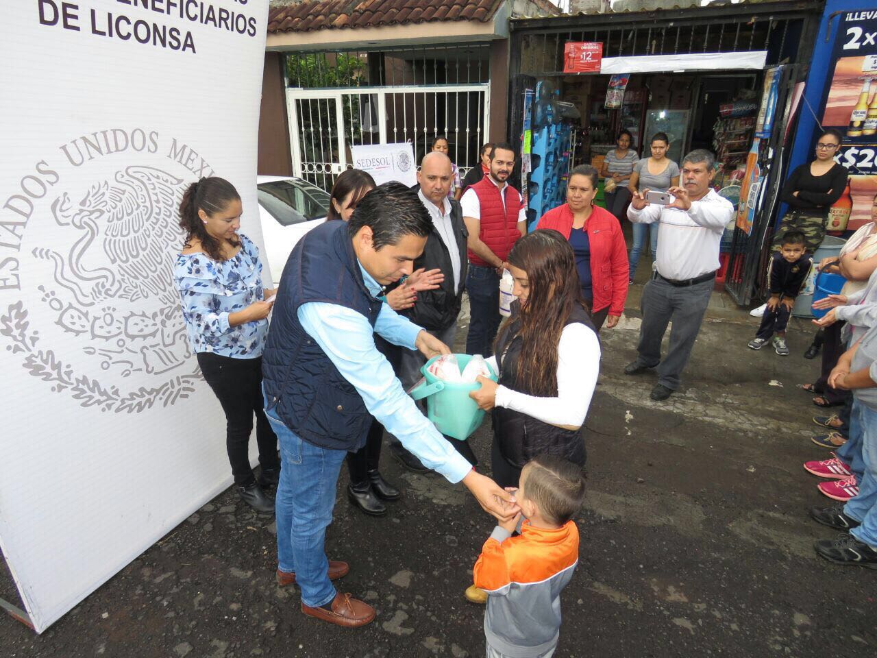 Realiza LICONSA doble entrega de tarjetas a beneficiarios de Zamora