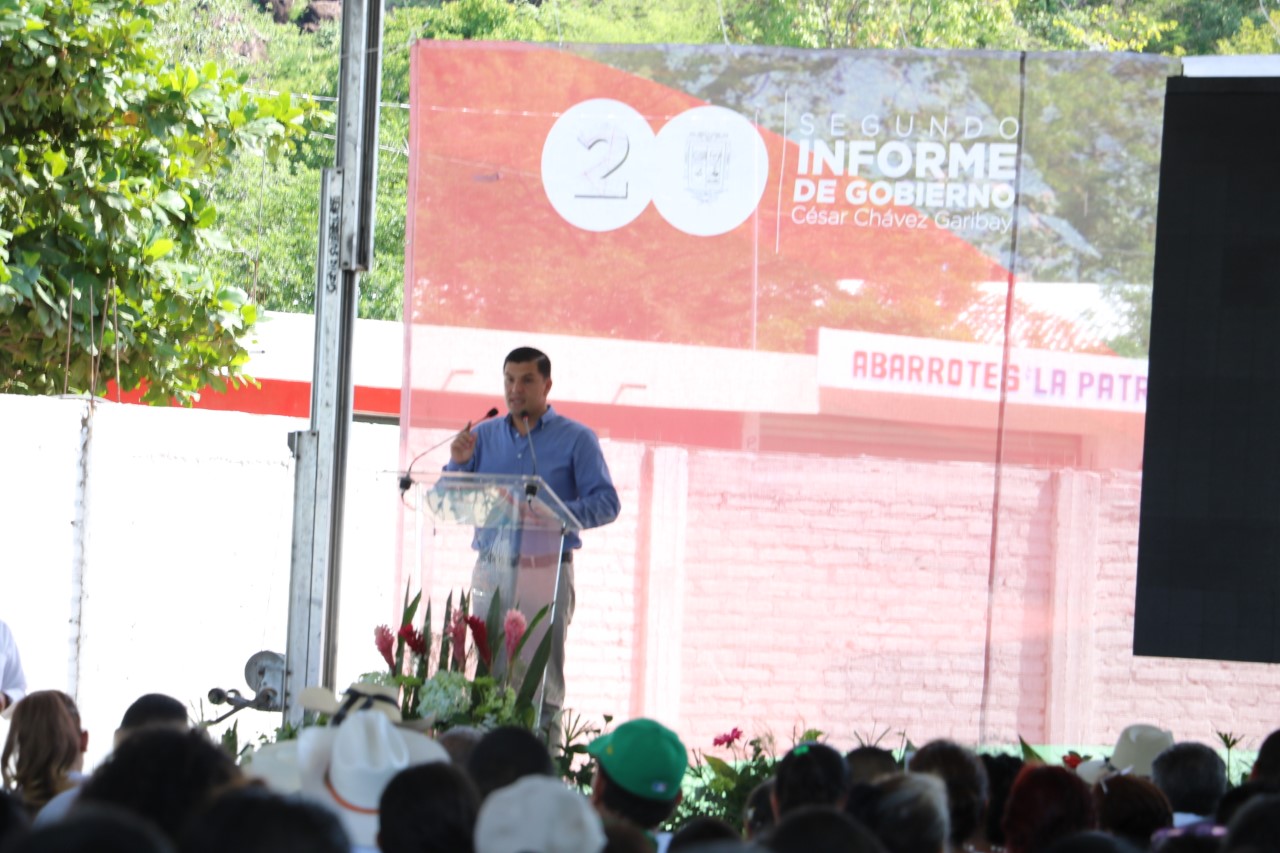 César Chávez Comparece ante los hombres del campo