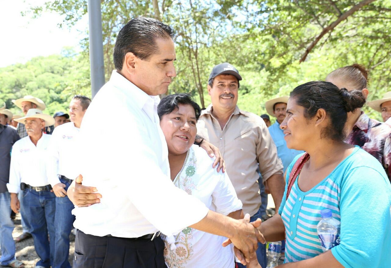 Más de 90 mdp en 65 obras y acciones en Carácuaro: Silvano Aureoles