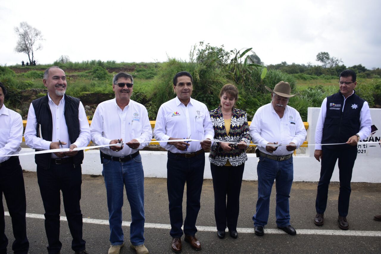 Silvano Aureoles inaugura y arranca obras en beneficio de Peribán por más de 31 mdp