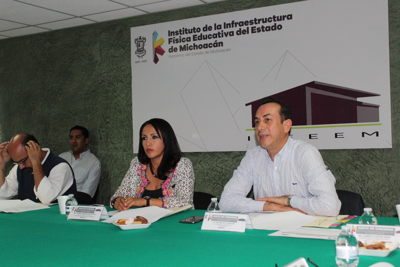 Aprueban programas generales de Obra y de Adquisiciones del IIFEEM