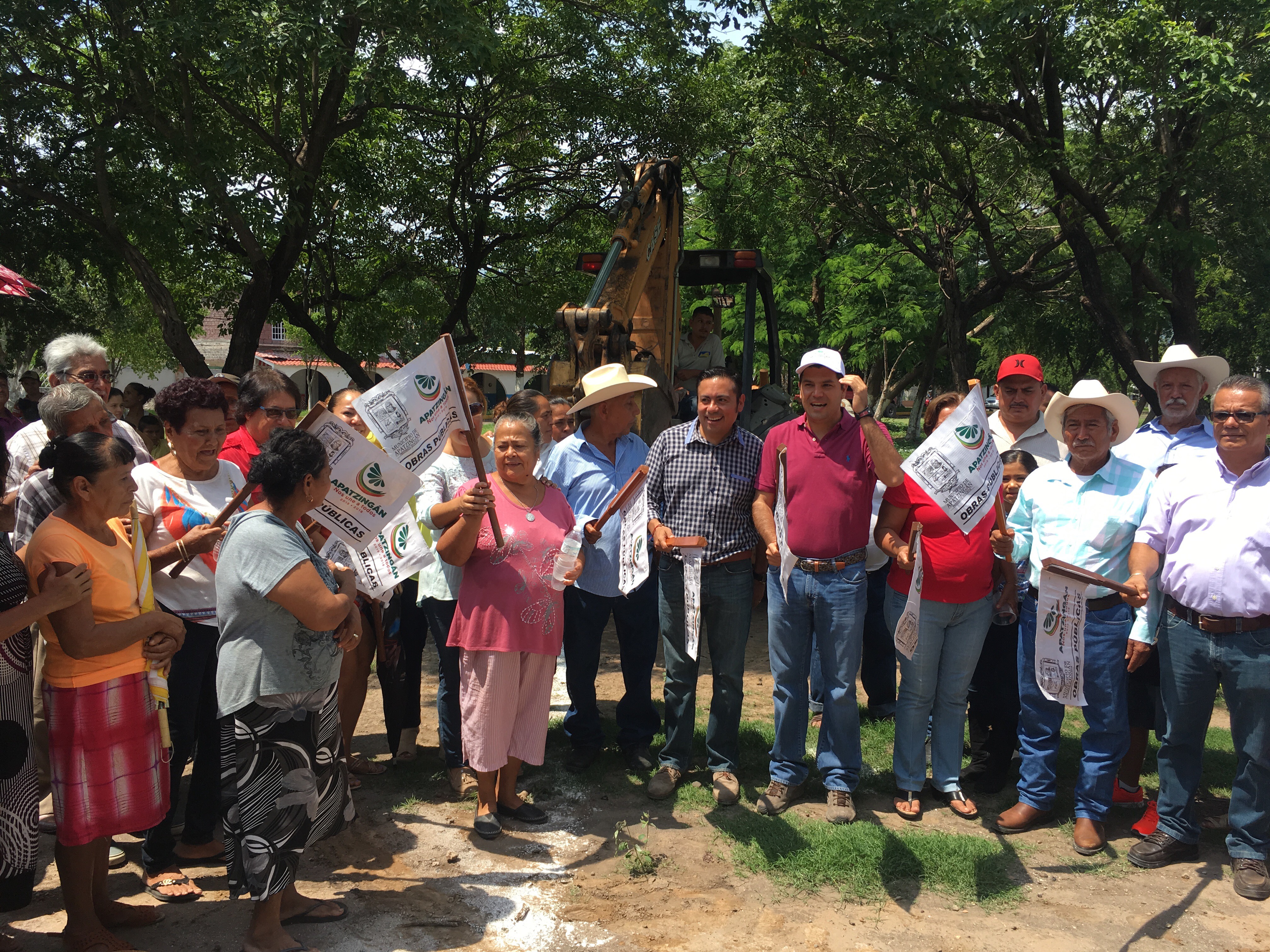 Inicia construcción de la plaza principal en Chandio