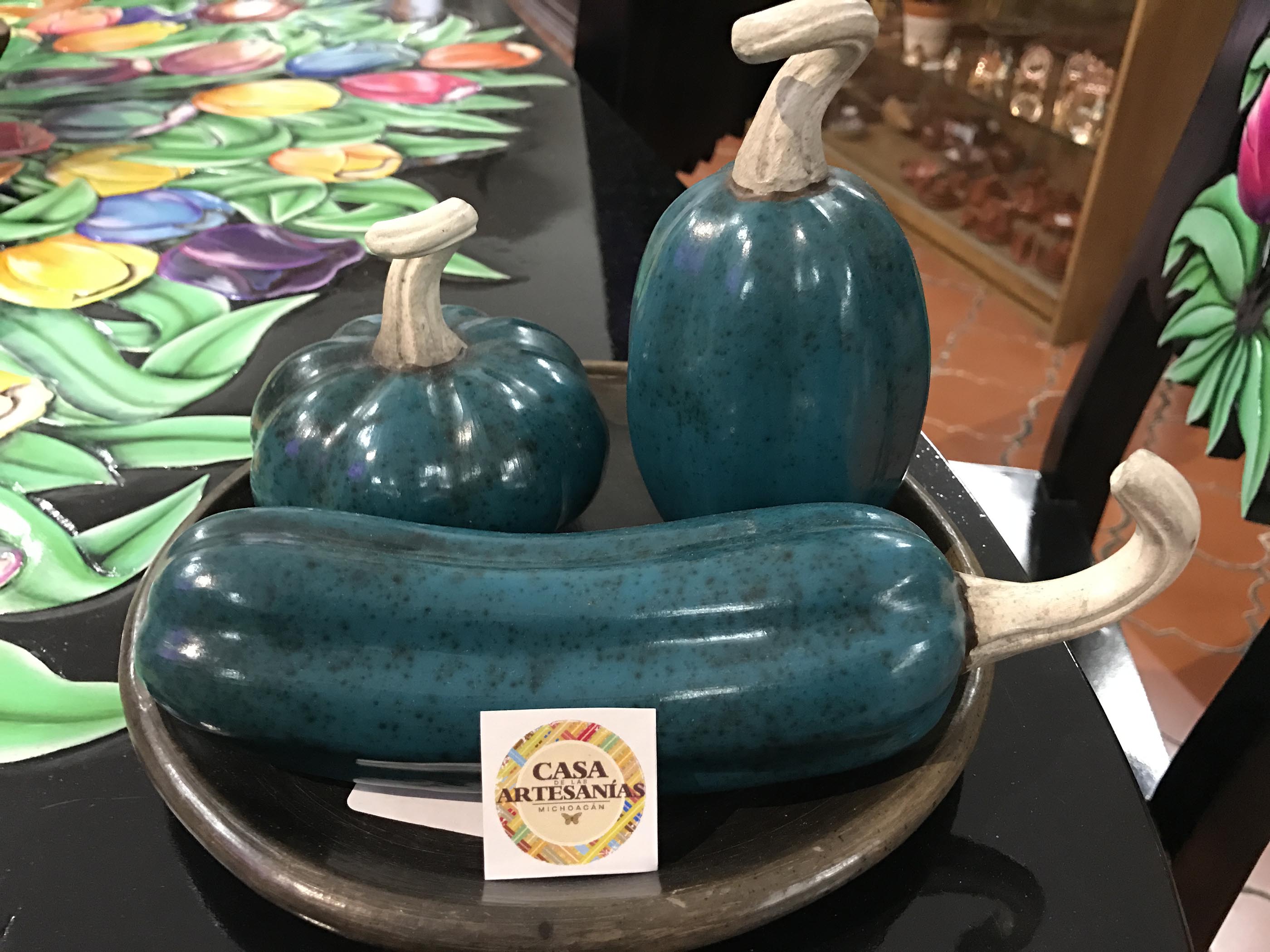 Artesanos michoacanos podrán pagar impuestos con sus piezas