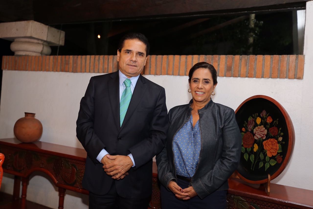 Dialoga Gobernador con la senadora Luisa María Calderón