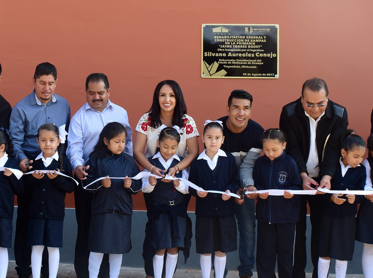 Inaugura IIFEEM obras de dignificación en Primaria Rural de Tingambato