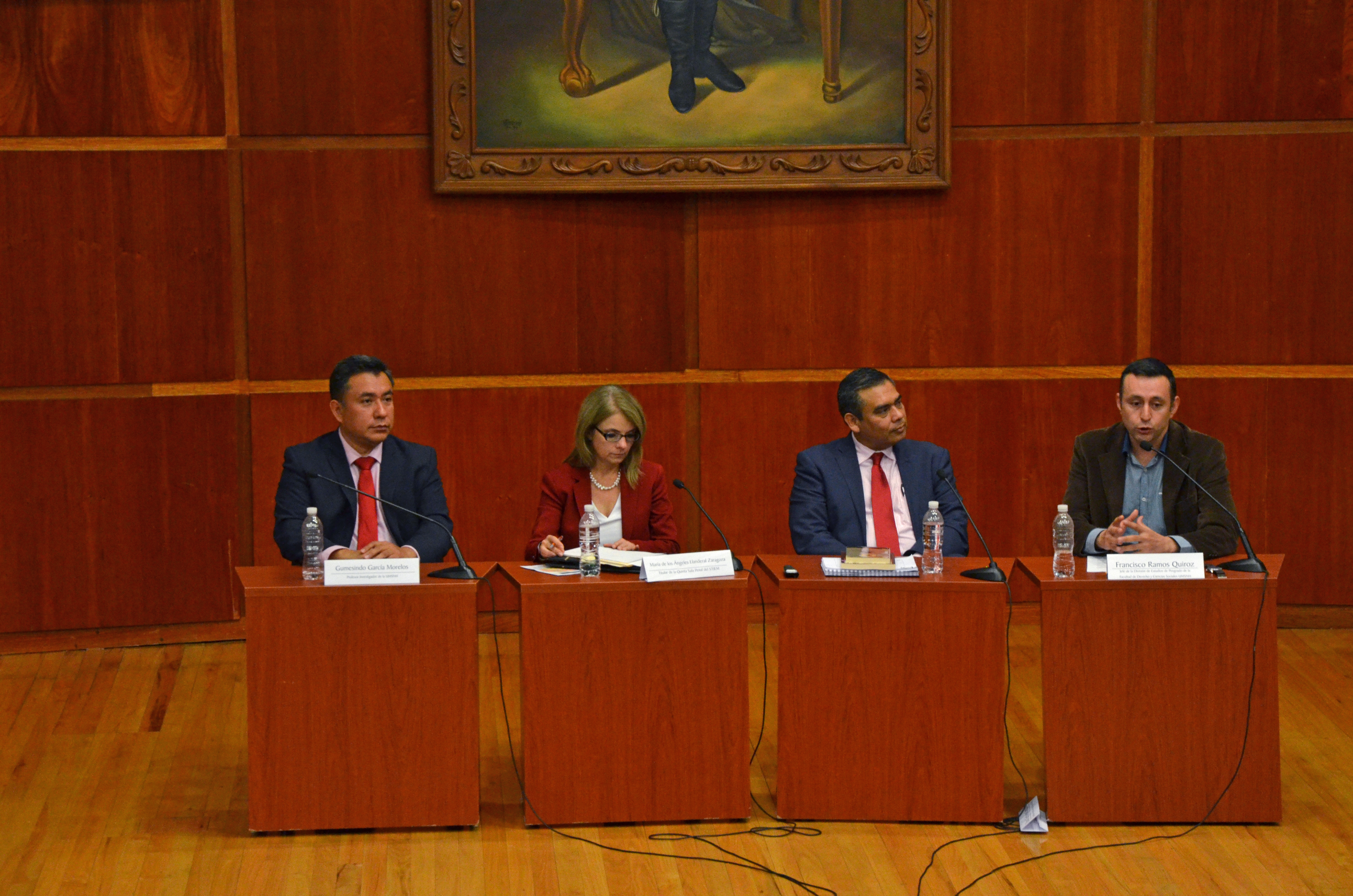 En panel, especialistas analizan los orígenes de la Constitución federal de 1917 y su influencia en las locales.