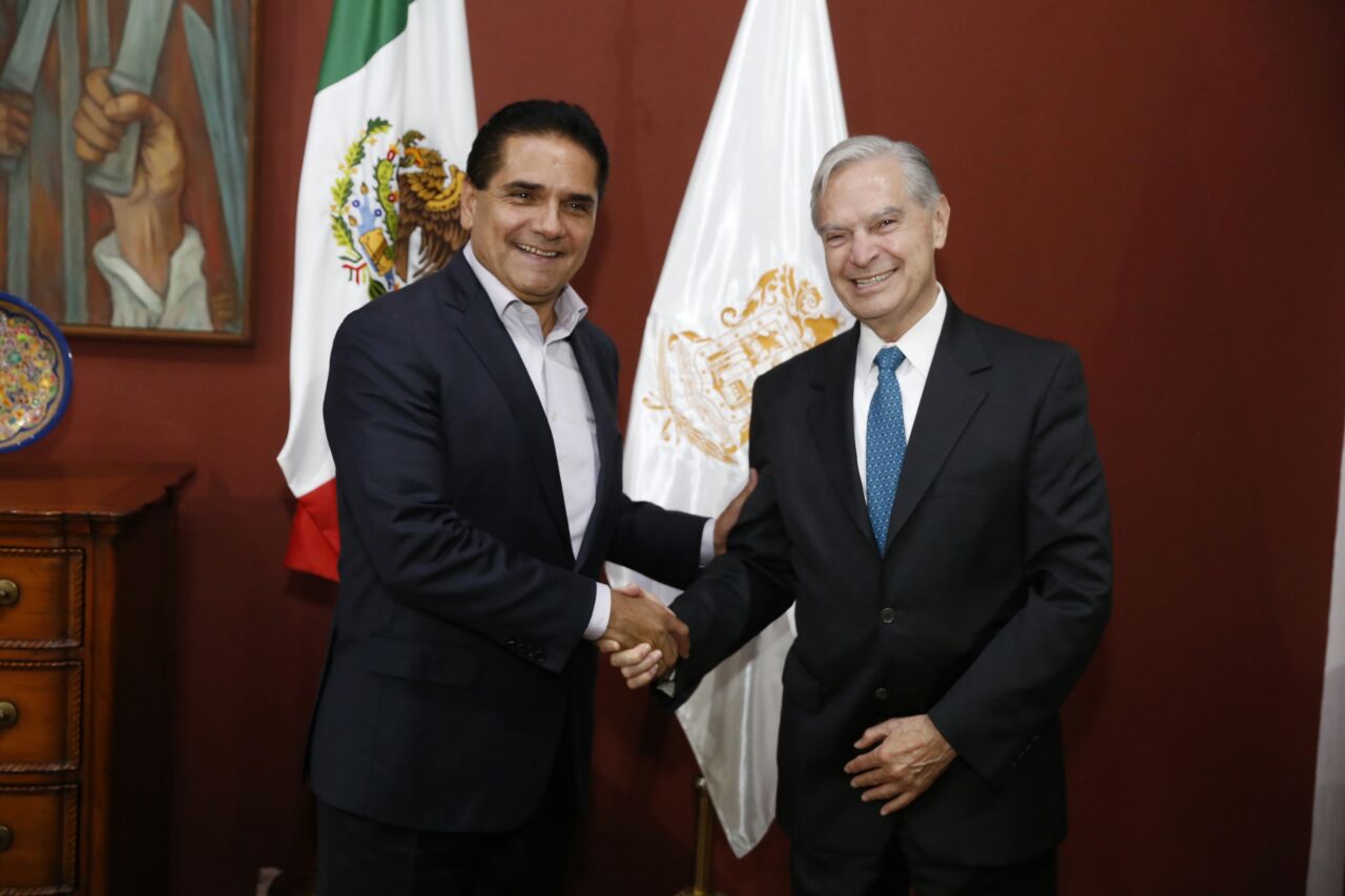 Educación, única vía para enfrentar retos del presente y del futuro: Silvano Aureoles