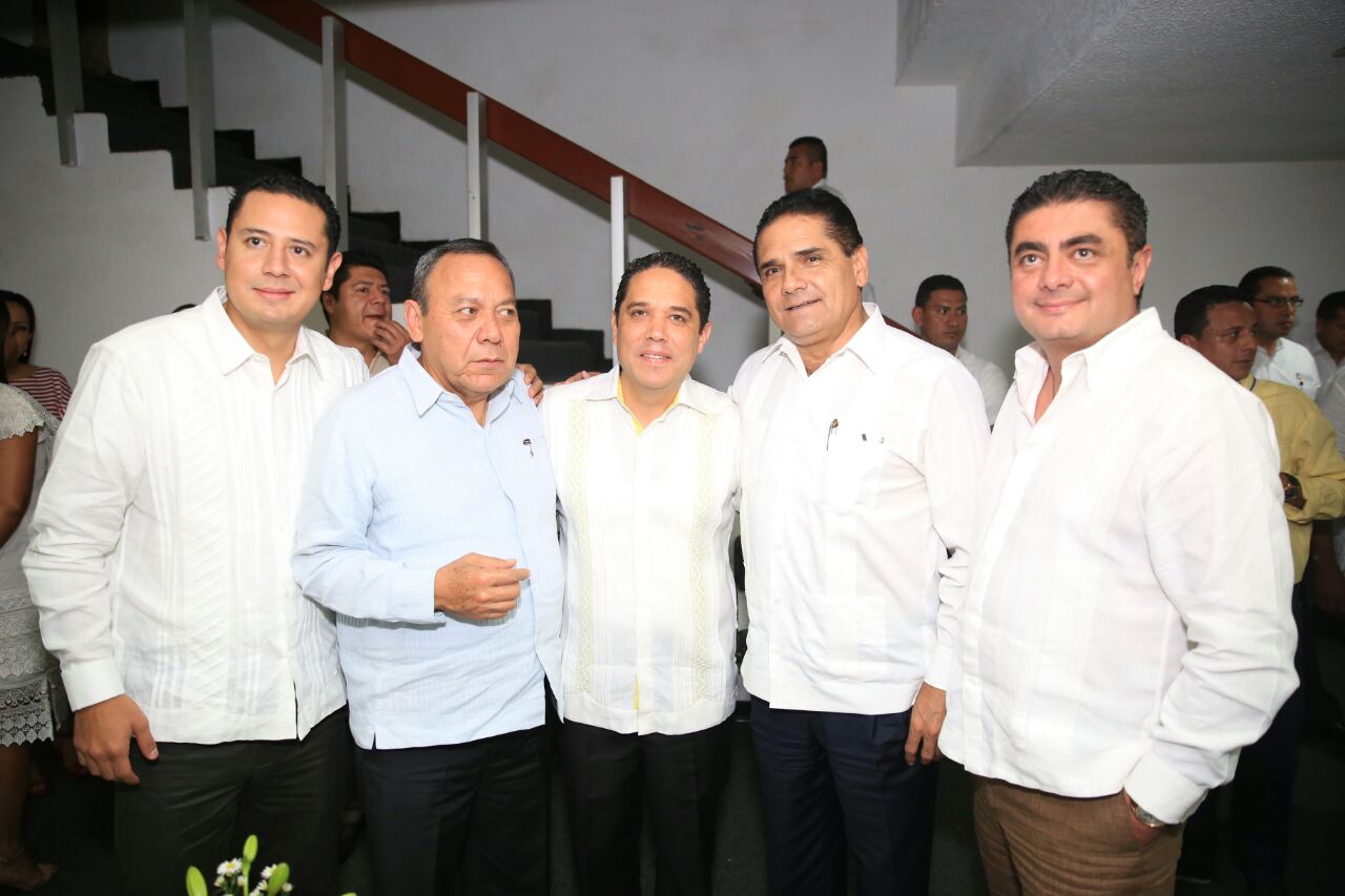 Asiste Silvano Aureoles a Segundo Informe de Gobierno del alcalde de Acapulco