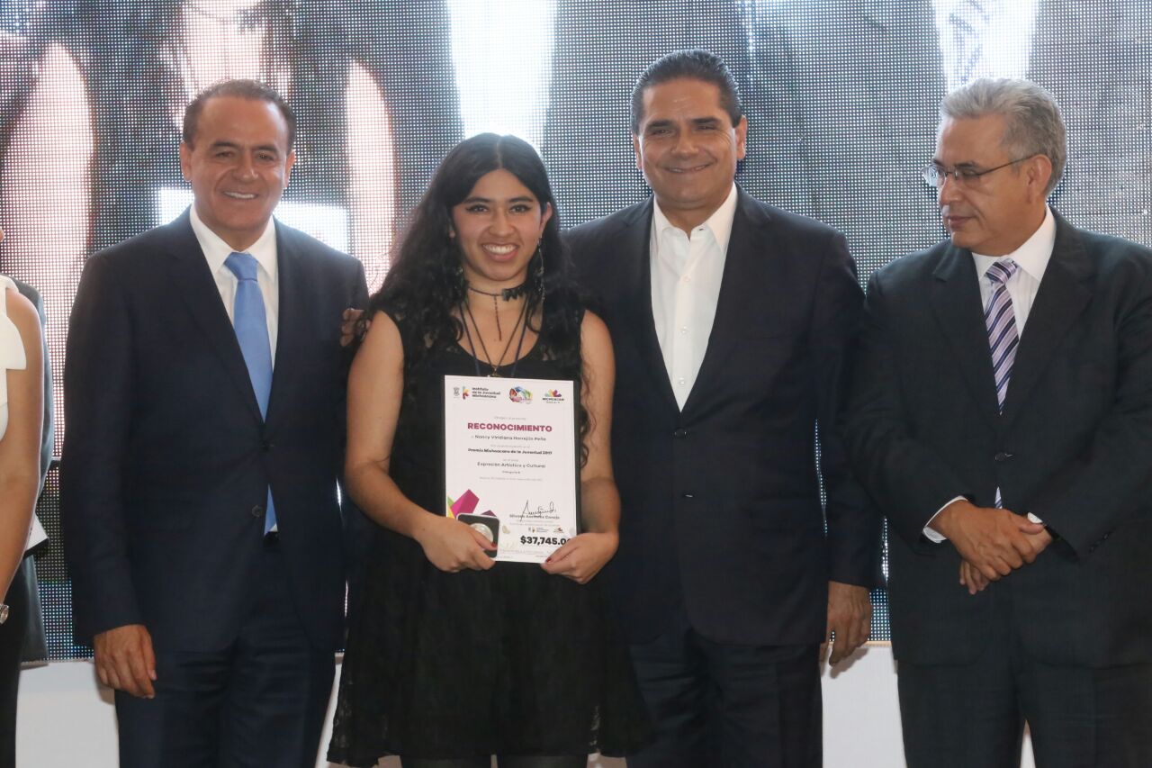 Entrega Gobernador Premio Michoacano de la Juventud 2017
