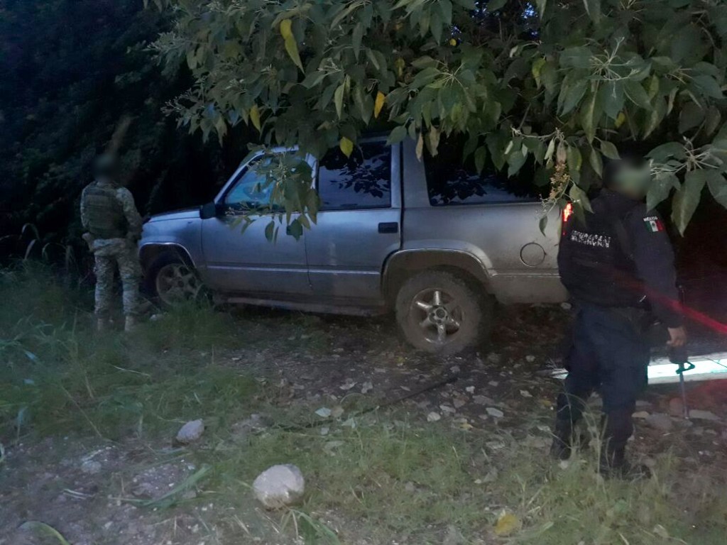 SSP y Sedena aseguran vehículo blindado, armas y cartuchos