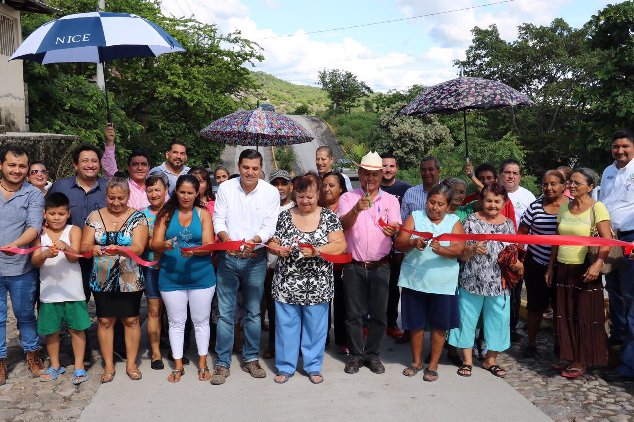 Inaugura César Chávez obras por más de 10 millones de pesos