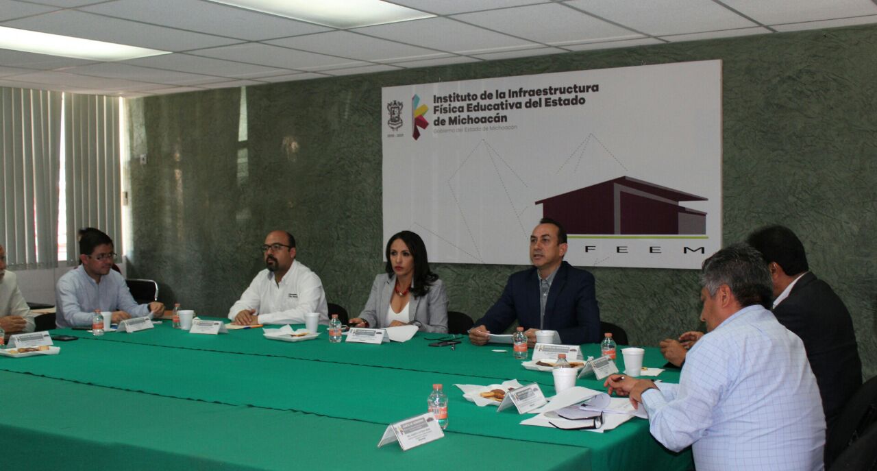 Revisan avances de obra en materia educativa