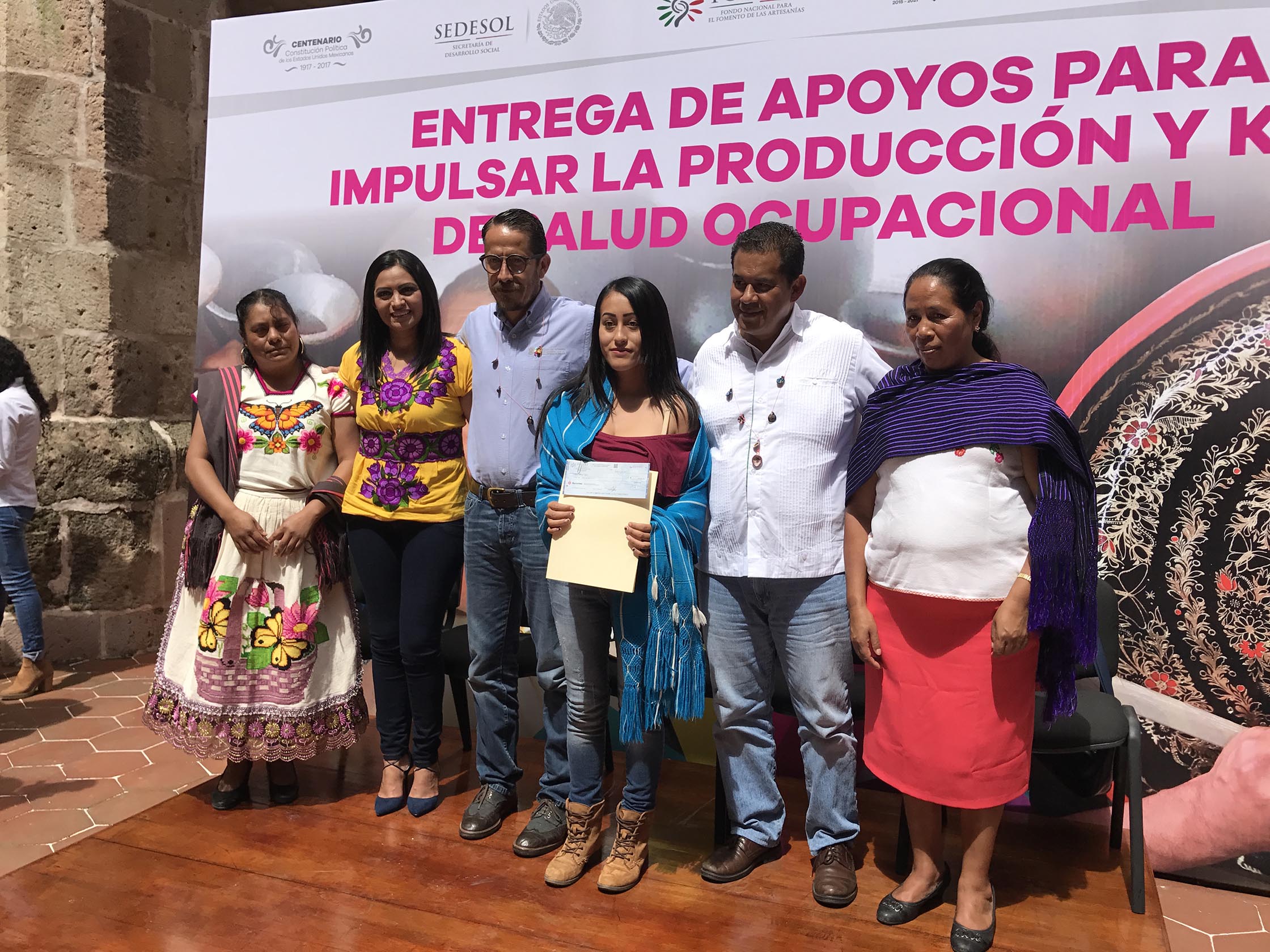 Fortalece Gobierno del Estado apoyos para artífices michoacanos: IAM