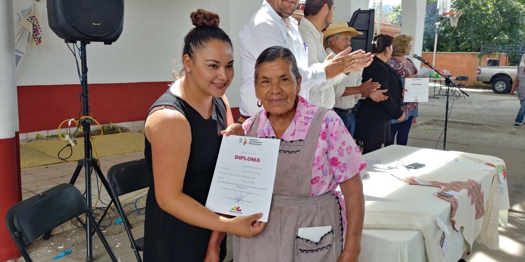 Premia IAM a ganadoras del concurso artesanal de Nocutzepo