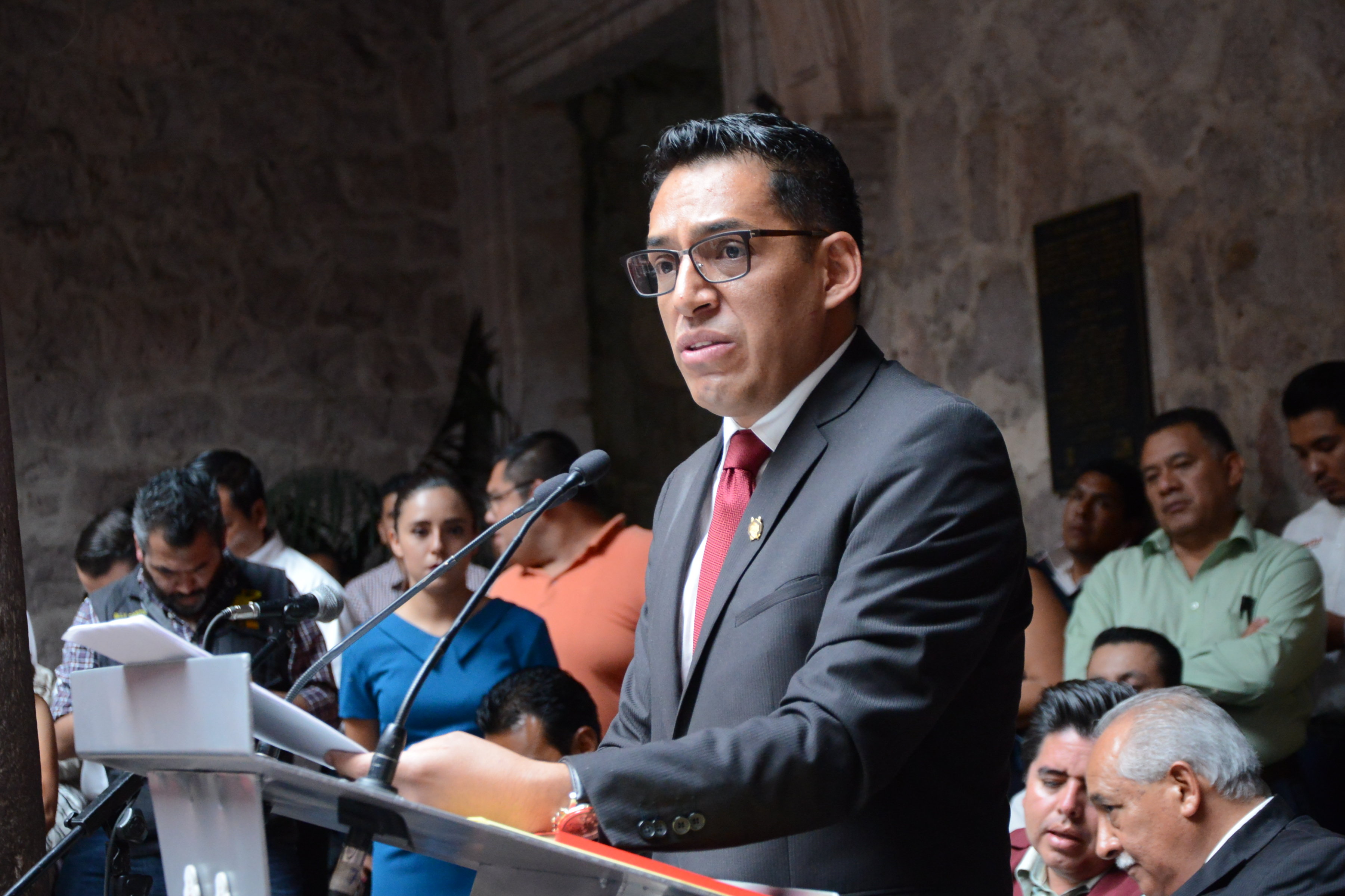 Regidor Osvaldo Ruiz presenta informe de actividades