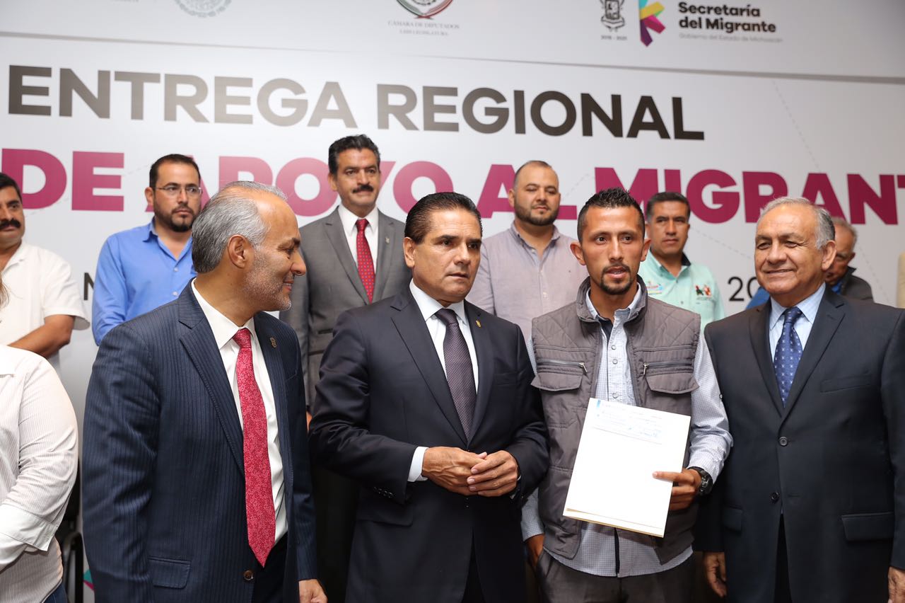 Los migrantes no están solos, Michoacán es su familia: Silvano Aureoles