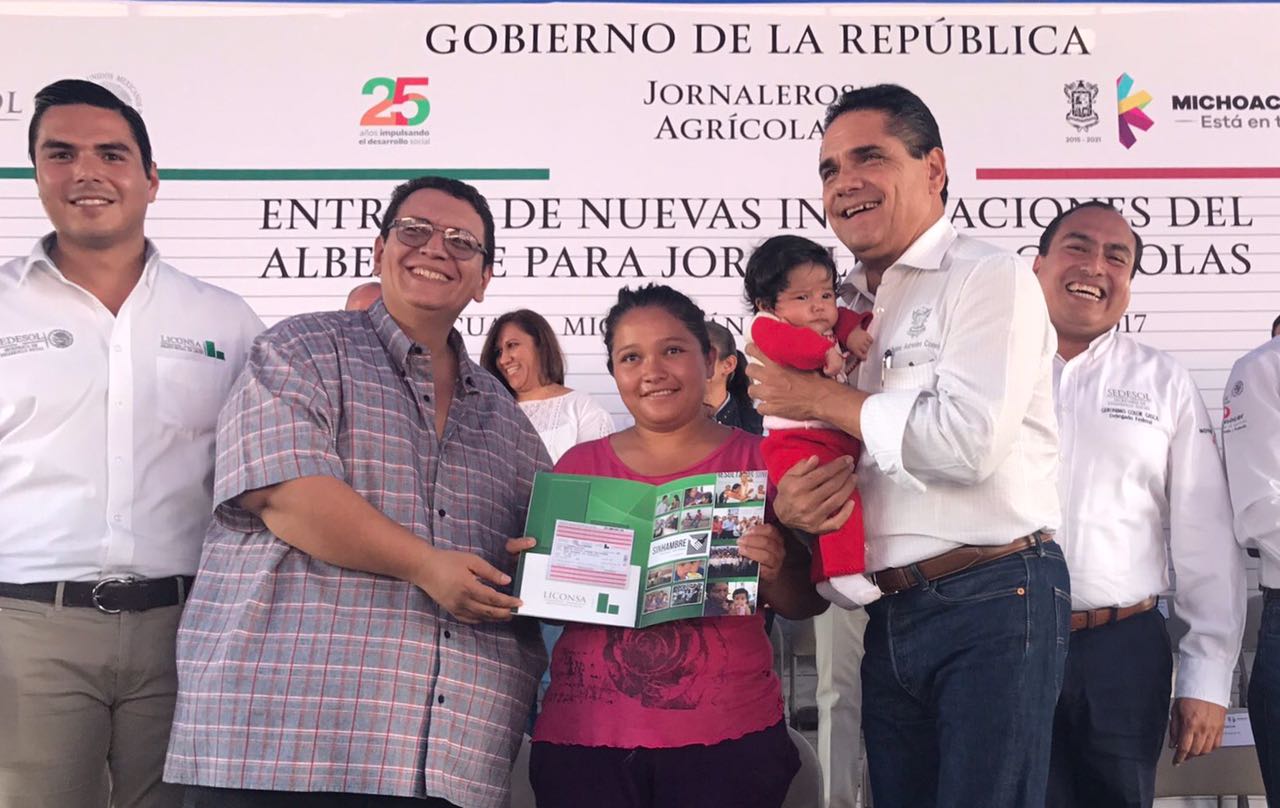 Entrega LICONSA tarjetas a jornaleros agrícolas de Yurécuaro