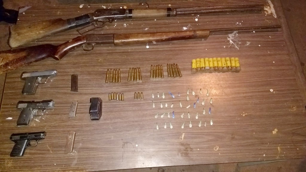 Detiene SSP a tres personas con armas y droga en Chavinda