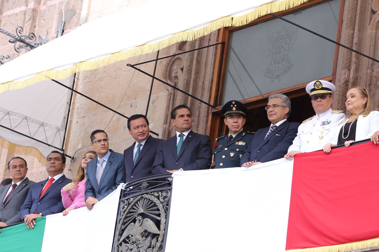 Miles de familias disfrutan el Desfile Cívico-Militar por el CCLII Natalicio del Siervo de la Nación