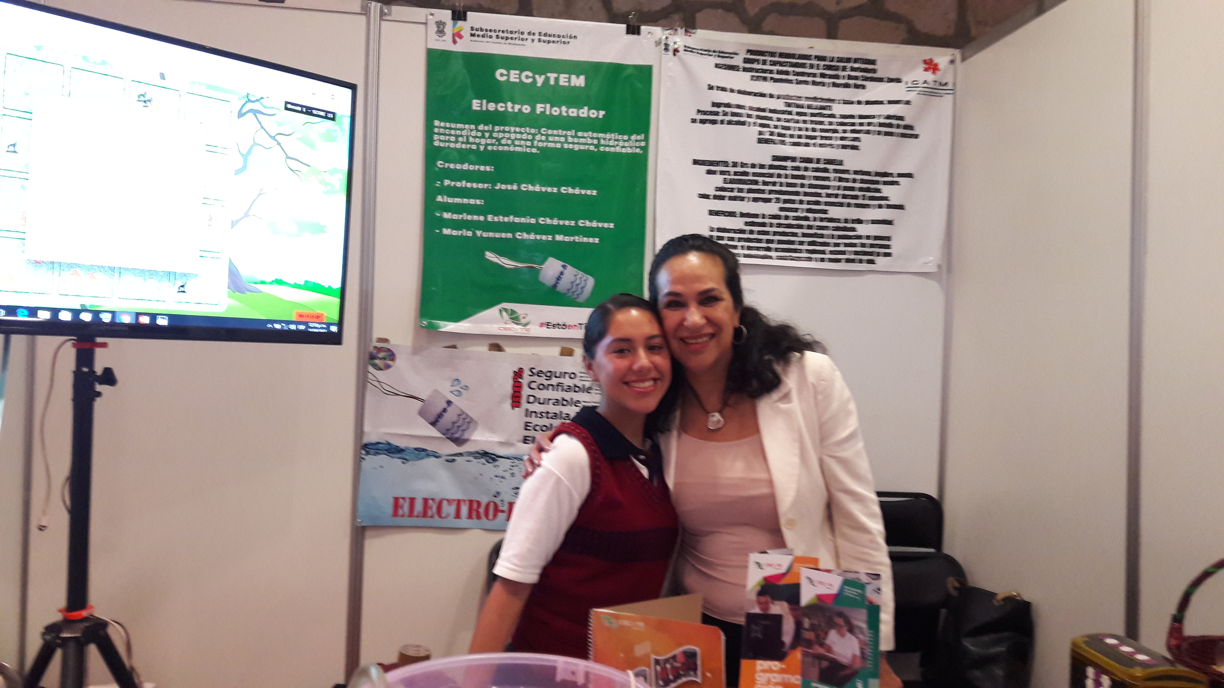 Alumnas del CECyTEM destacan en concurso nacional de ciencia